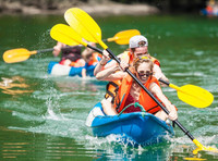 Thưởng ngoạn khung cảnh non nước hữu tình bằng thuyền kayak