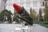 [ẢNH] Tên lửa hạt nhân DF-2 Trung Quốc từng rơi sau khi phóng, gây thiệt hại nghiêm trọng dưới mặt đất