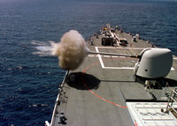 [ẢNH] Hải pháo cực mạnh trên tàu tuần dương Mỹ đang hiện diện trên Biển Đông