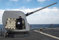 [ẢNH] Hải pháo cực mạnh trên tàu tuần dương Mỹ đang hiện diện trên Biển Đông