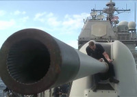 [ẢNH] Hải pháo cực mạnh trên tàu tuần dương Mỹ đang hiện diện trên Biển Đông