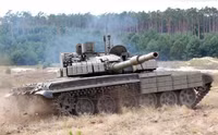 [ẢNH] Bất ngờ với phiên bản xe tăng T-72 được trang bị tới 3 khẩu pháo