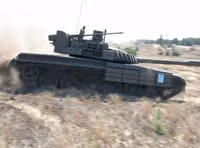 [ẢNH] Bất ngờ với phiên bản xe tăng T-72 được trang bị tới 3 khẩu pháo