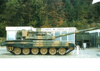 [ẢNH] Bất ngờ với phiên bản xe tăng T-72 được trang bị tới 3 khẩu pháo