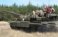 [ẢNH] Bất ngờ với phiên bản xe tăng T-72 được trang bị tới 3 khẩu pháo