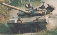 [ẢNH] Bất ngờ với phiên bản xe tăng T-72 được trang bị tới 3 khẩu pháo