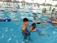 Giúp trẻ có những kỹ năng đảm bảo an toàn dưới nước