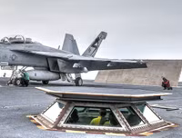 Khám phá siêu hàng không mẫu hạm USS Gerald R. Ford nặng ngang 400 bức tượng Nữ thần Tự do.