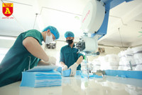 Bên trong xưởng sản xuất khẩu trang làm từ vải không dệt