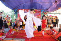 Mang Trung thu đến với trẻ mồ côi nương cửa Phật