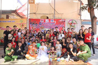 Mang Trung thu đến với trẻ mồ côi nương cửa Phật