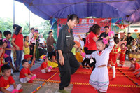 Mang Trung thu đến với trẻ mồ côi nương cửa Phật