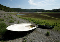 [ẢNH] Không riêng gì Việt Nam, các nước châu Âu cũng khô quắt với nắng nóng hè này