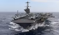 [ẢNH] Tổng thống Trump ngăn chặn loại biên tàu sân bay đang làm Iran lo sợ