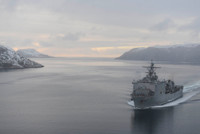 [ẢNH] Chiến hạm Mỹ bị buộc phải lênh đênh trên biển 2 tháng, vì sao?