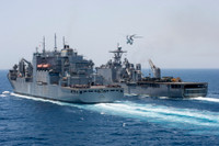 [ẢNH] Chiến hạm Mỹ bị buộc phải lênh đênh trên biển 2 tháng, vì sao?