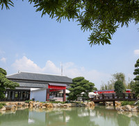 Tóc Tiên khoe dáng tại sự kiện khai trương Vườn Nhật sau công khai hẹn hò