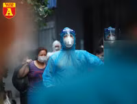 Đưa gần 60 người đi cách ly tại Bệnh viện Công an Hà Nội