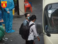 Đưa gần 60 người đi cách ly tại Bệnh viện Công an Hà Nội