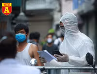 Đưa gần 60 người đi cách ly tại Bệnh viện Công an Hà Nội