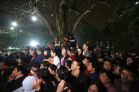 Không ngại chen chúc, biển người dự lễ khai ấn đền Trần 2018