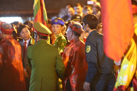 Không ngại chen chúc, biển người dự lễ khai ấn đền Trần 2018