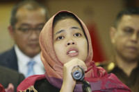 [ẢNH] Nữ bị cáo người Indonesia vụ sát hại công dân Triều Tiên mang hộ chiếu Kim Chol mừng vui được thả