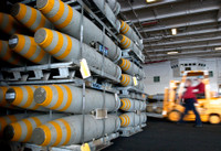 Mỹ bất ngờ chuyển gần một triệu quả bom đến Guam sẵn sàng cho tình huống xấu