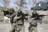 [ẢNH] Súng trường tấn công mạnh hơn AK-47 và M-16 vừa xuất hiện tại Syria