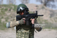 [ẢNH] Súng trường tấn công mạnh hơn AK-47 và M-16 vừa xuất hiện tại Syria