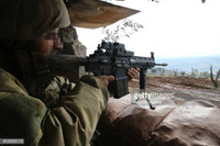 [ẢNH] Súng trường tấn công mạnh hơn AK-47 và M-16 vừa xuất hiện tại Syria