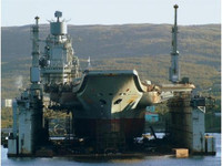 [ẢNH] Phi công hải quân Nga buộc phải luyện tập trên... tàu sân bay hỏng?