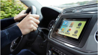 [ÀNH] Bất ngờ khi màn hình cảm ứng trên ôtô làm gia tăng các vụ tai nạn