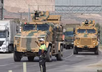 [ẢNH] Xe bọc thép hiện đại Thổ Nhĩ Kỳ tràn ngập Bắc Syria