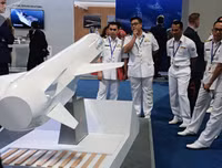 Cận cảnh dàn vũ khí tiên tiến tại triển lãm quốc phòng ở Malaysia