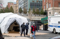 [ẢNH] Số người chết vì đại dịch Covid-19 ở Mỹ vượt Trung Quốc