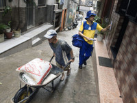 [ẢNH] Gian nan hoạt động đưa thư trên thế giới, không phải ai cũng biết