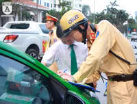 CSGT Hà Nội lập biên bản xử lý nghiêm các phương tiện vi phạm