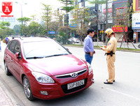 CSGT Hà Nội lập biên bản xử lý nghiêm các phương tiện vi phạm