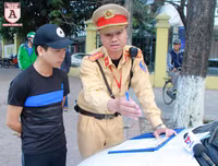 CSGT Hà Nội lập biên bản xử lý nghiêm các phương tiện vi phạm