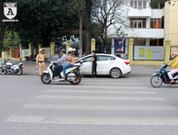 CSGT Hà Nội lập biên bản xử lý nghiêm các phương tiện vi phạm