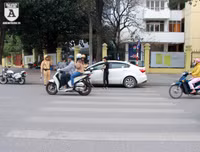 CSGT Hà Nội lập biên bản xử lý nghiêm các phương tiện vi phạm