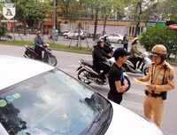 CSGT Hà Nội lập biên bản xử lý nghiêm các phương tiện vi phạm