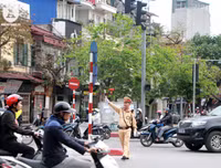 CSGT Hà Nội lập biên bản xử lý nghiêm các phương tiện vi phạm