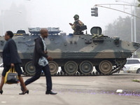 Xe bọc thép của Trung Quốc xuất hiện nhan nhản trong chính biến Zimbabwe