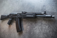 [ẢNH] Nga bất ngờ trang bị siêu súng AK-105 cho lính tinh nhuệ Syria