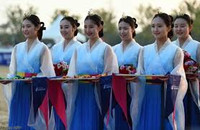 Ngắm 'đoàn mỹ nữ' Triều Tiên chuẩn bị đến Hàn Quốc