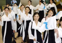 Ngắm 'đoàn mỹ nữ' Triều Tiên chuẩn bị đến Hàn Quốc