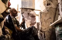 [ẢNH] Sư đoàn thép Syria tràn vào Đông Ghouta, phiến quân thánh chiến đầu hàng hoặc bị hủy diệt