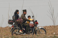 [ẢNH] Cuộc sống của người dân Triều Tiên bên bờ sông Yalu